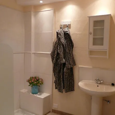 Casa Flora Garden Apartment